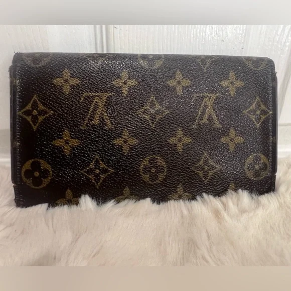 LOUIS VUITTON MONOGRAM PORTE TRESOR INTERNATIONAL WALLET - Picture 2 of 15